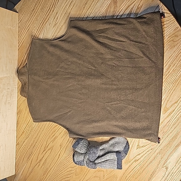 Woolrich Men's Fleece Vest in Large - Picture 2 of 5